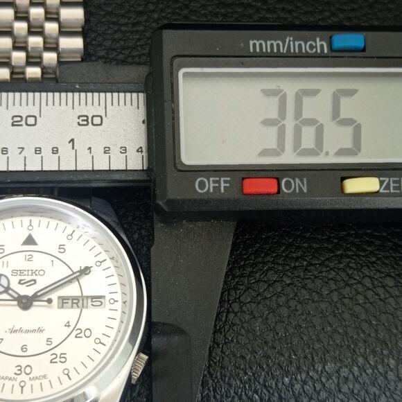 Vintage 1979 Seiko Automatic Mens Silver Watch W/daydate & Black accents - Picture 7 of 9